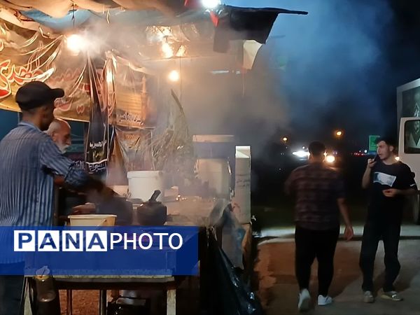 خدمت بی‌منت خادمان کوچک به زائران در حمیدیه 