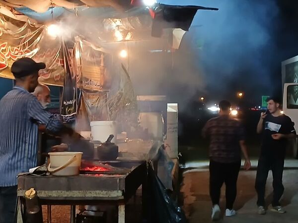 خدمت بی‌منت خادمان کوچک به زائران در حمیدیه 