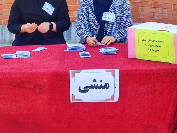 انتخابات شورای دانش‌آموزی در هنرستان مهدیزاده نیا