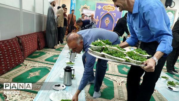  محفل انس با قرآن کریم در اداره آموزش و پرورش نیشابور 