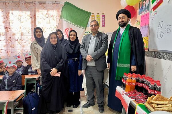 جشن انقلاب در ناحیه دو شهرری با حضور معاون پرورشی و فرهنگی شهرستانهای استان تهران 