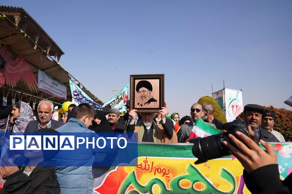 بازدید مدیرکل آموزش و پرورش از غرفه اداره‌کل نوسازی مدارس استان اصفهان در راهپیمایی 22 بهمن