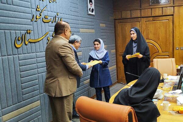 دیدار صمیمی استاندار کردستان با جمعی از دختران نخبه استان