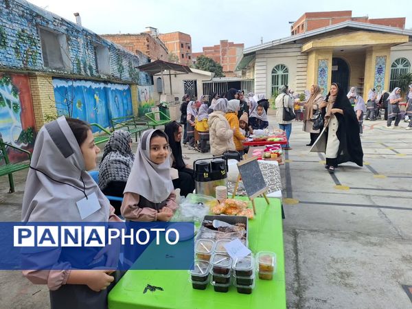 بازارچه دانش‌آموزی آزادشهر