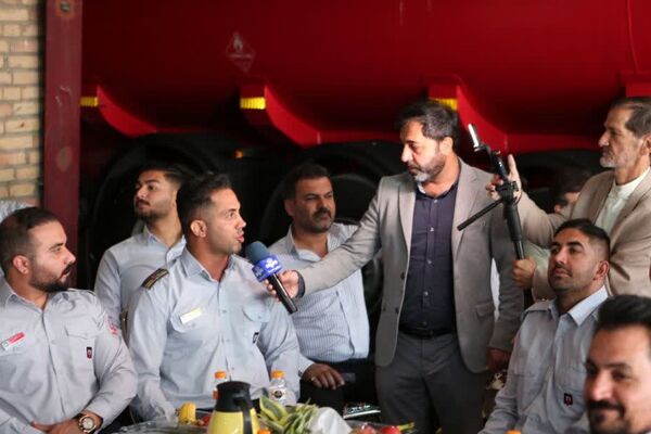 مراسم تجلیل از آتش نشانان فداکار شهر کهریزک و آیین رونمایی از خودروهای لجستیک و عملیاتی سازمان آتش نشانی و خدمات ایمنی شهرداری کهریزک