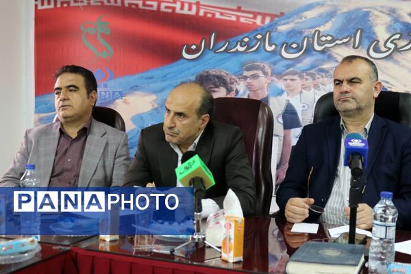 تقدیر از طلایه‌داران آگاهی در مازندران 