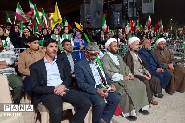 جشن ازدواج ۱۴ زوج جوان در میدان معلم شیراز