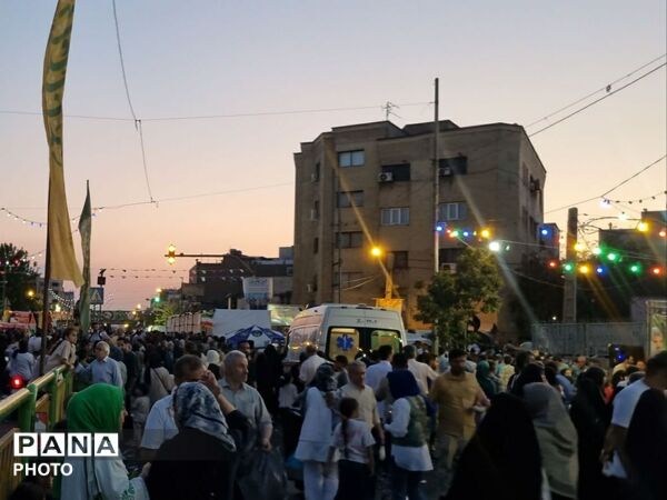 تهران غرق در نور و شادی در «مهمانی ۱۰ کیلومتری»؛ تجلی بیعت پایتخت‌نشینان با ولایت