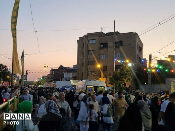 تهران غرق در نور و شادی در «مهمانی ۱۰ کیلومتری»؛ تجلی بیعت پایتخت‌نشینان با ولایت