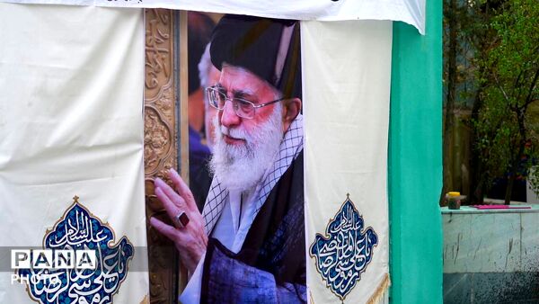 آیین گلباران محل شهادت شهید مرتضی مطهری با حضور مجید پارسا در منطقه ۱۲