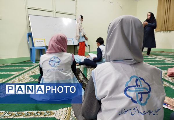 کلاس های آموزش عملی منتخبین سفیران سلامت مدارس شهرستان کاشمر 