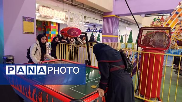 اردوی تفریحی دانش‌آموزان دبیرستان شاهد افشار در شهربازی خلیج فارس