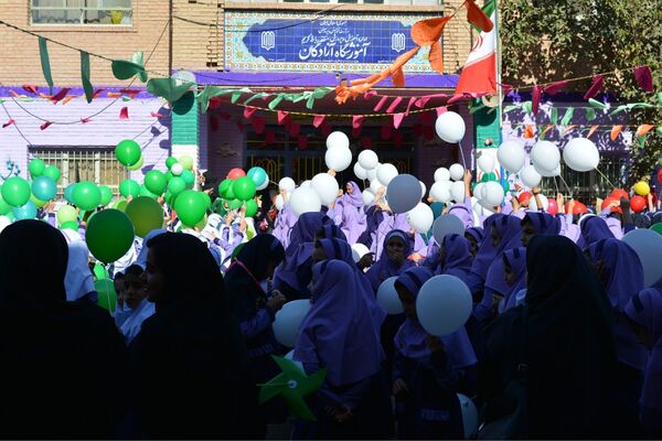 جشن میلاد حضرت زینب(س) با حضور مادران پرستار در دبستان علویان بهارستان‌دو