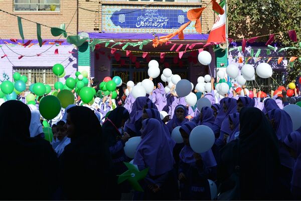 جشن میلاد حضرت زینب(س) با حضور مادران پرستار در دبستان علویان بهارستان‌دو