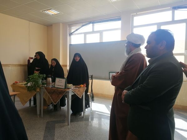 بازدید امام جمعه کاشمر از مسابقات قرآن، عترت و نماز ویژه دختران شهرستان کاشمر 