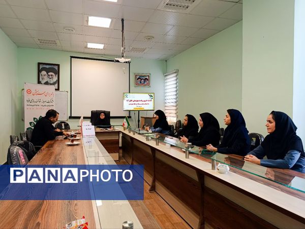 نشست خبری اصحاب رسانه با رییس اداره بهزیستی شهرستان خلیل آباد 