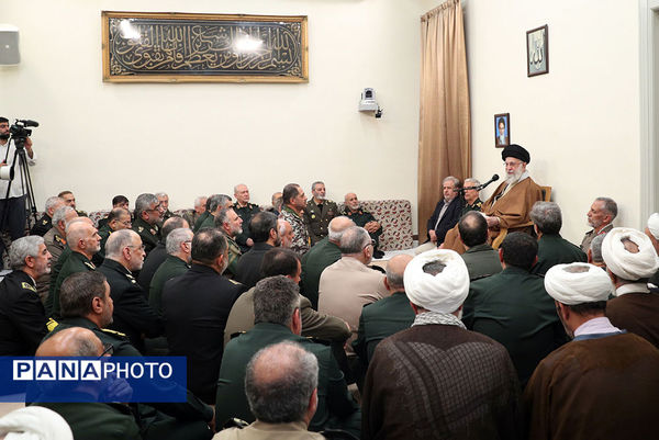 دیدار جمعی از فرماندهان نیروهای مسلح با رهبر انقلاب