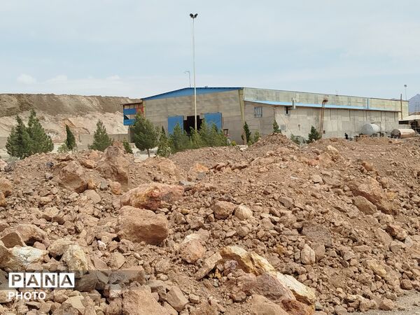 بازدید فرماندار  از شرکت زرین‌فلز کاشمر