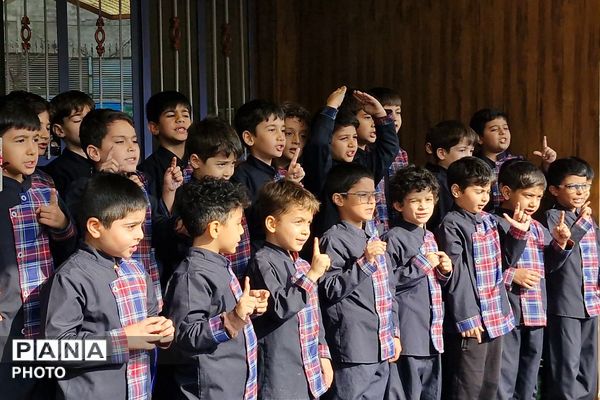 آیین سپاس مربی در دبستان شهید قلنبر ناحیه دو شهرری 