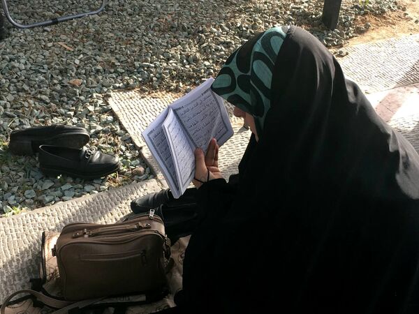 برپایی مراسم دعای عرفه در گلستان شهدای اصفهان