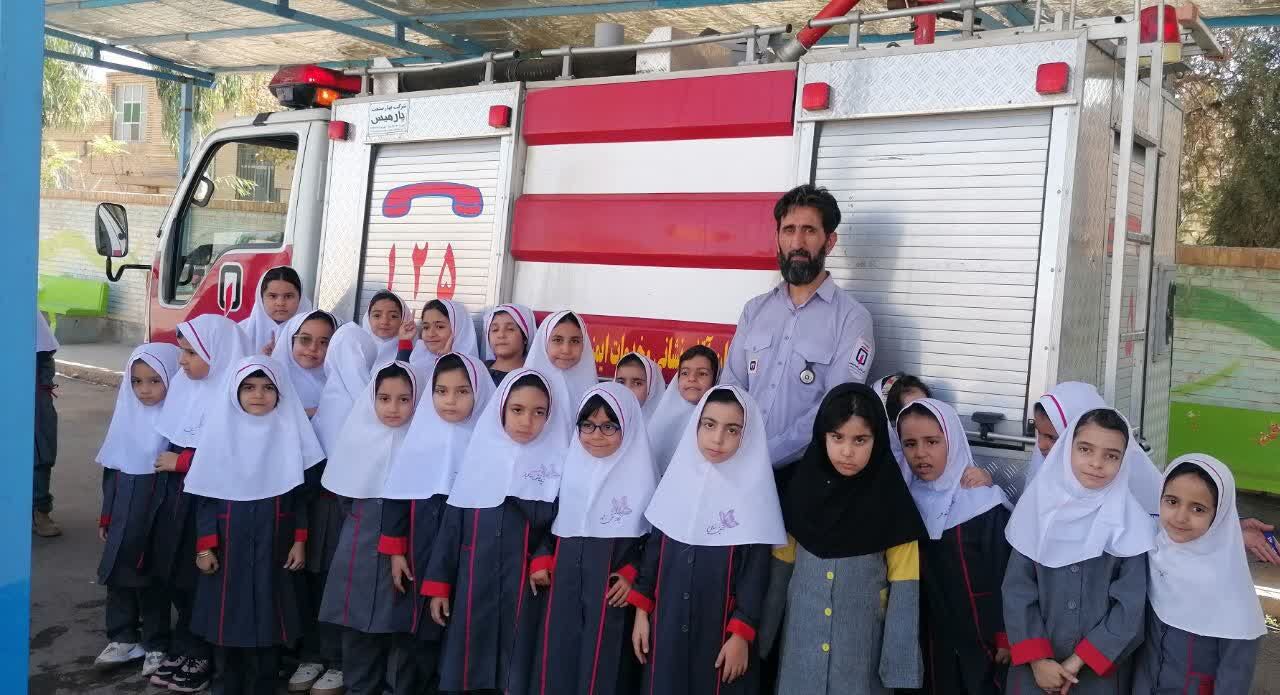 گرامیداشت روز آتش‌نشان در دبستان شهید سردار سلیمانی تفت 