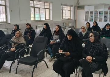 جلسه آموزش خانواده در دبستان چندمعلولیتی کوشا