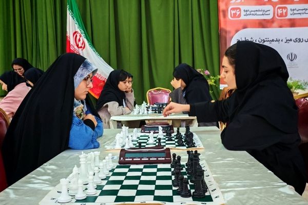 مسابقات ورزشی شطرنج دانش آموزان دوره دوم