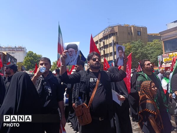 مراسم تشییع رهبر معظم انقلاب و خانواده ایشان در مشهد
