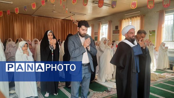 نماز جماعت در دبستان شهید رجبی۲ با حضور مسئولان اداره آموزش و پرورش ناحیه 6