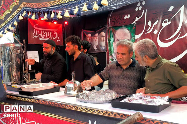 پذیرایی از زائران رضوی در مسیر بازگشت؛ خدمت بی‌منت در موکب «رهبر شهیدم»
