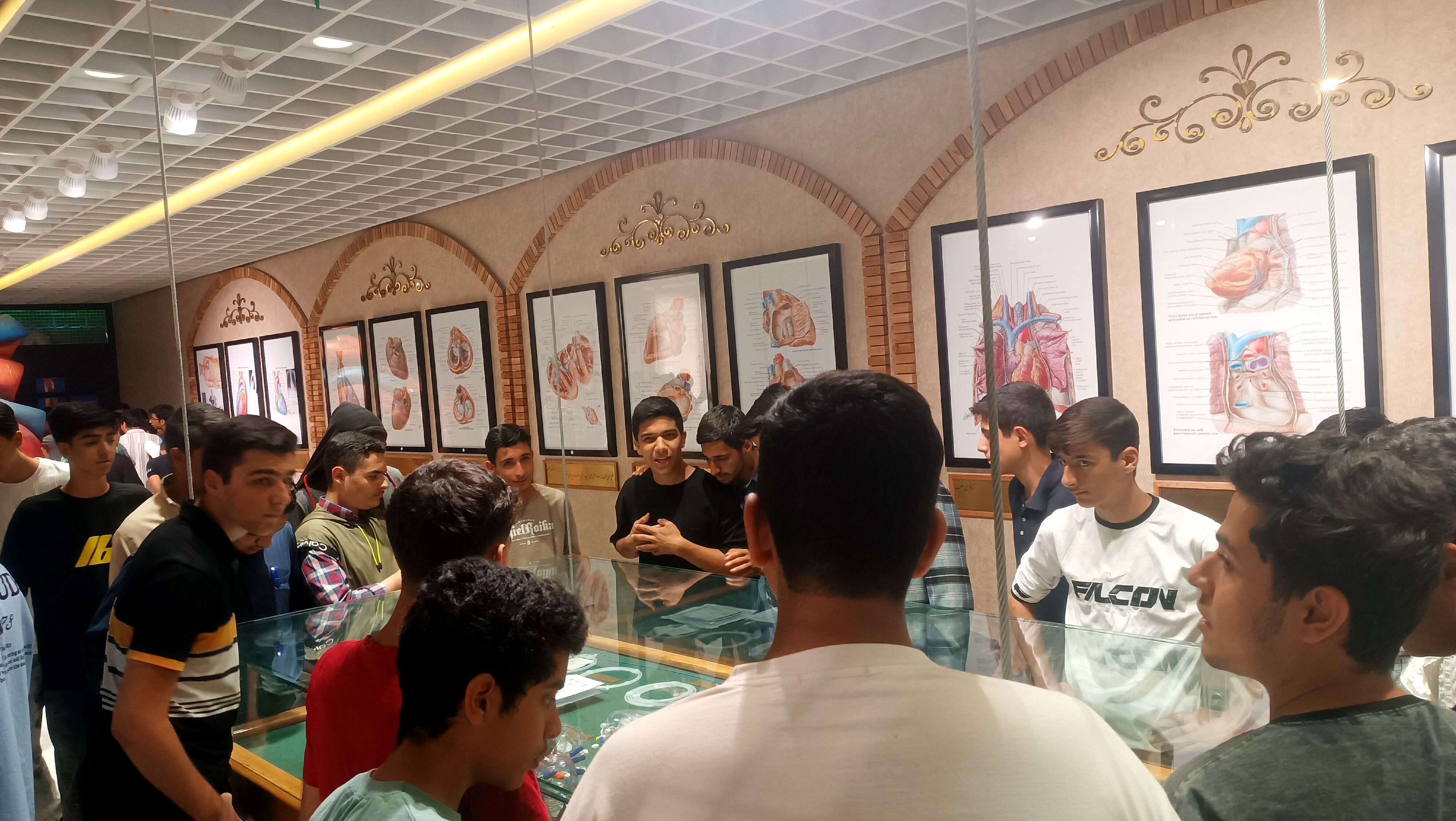 بازدید دانش‌آموزان دبیرستان شاهد ابوذر غفاری نیشابور از افلاک نمای نیشابور
