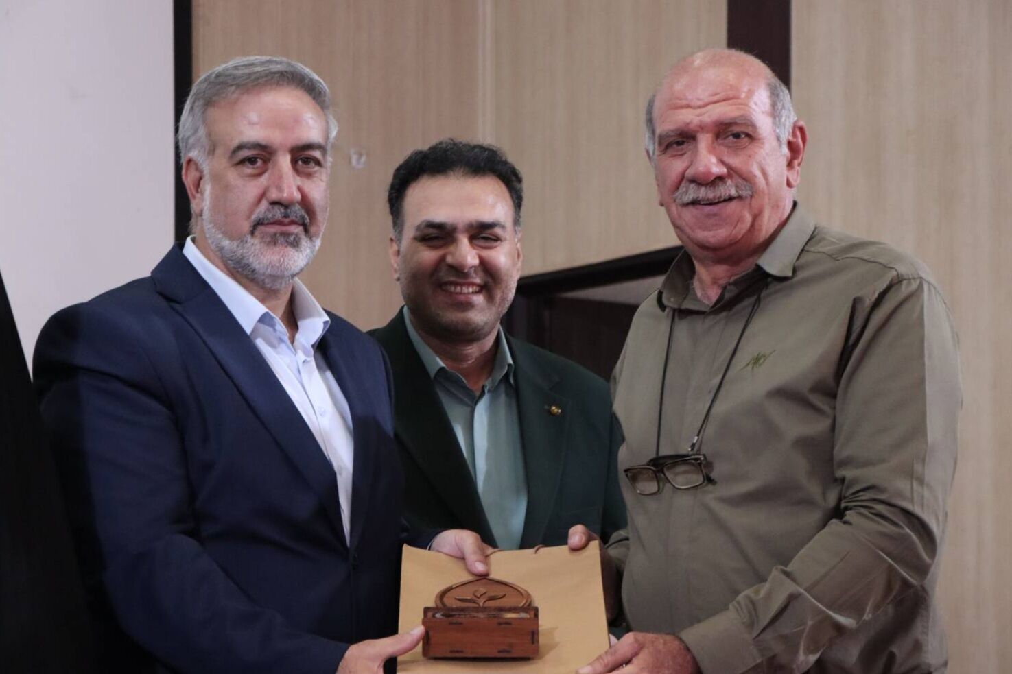 تجلیل از برگزیدگان آموزش ابتدایی در بهارستان یک