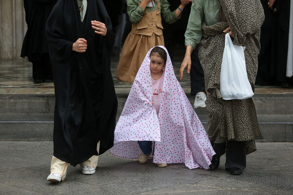 تشرف دختران به زیارت حرم مطهر حضرت معصومه(س)