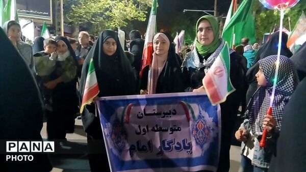 در میدان هستیم و می مانیم تا پای جان برای ایران 