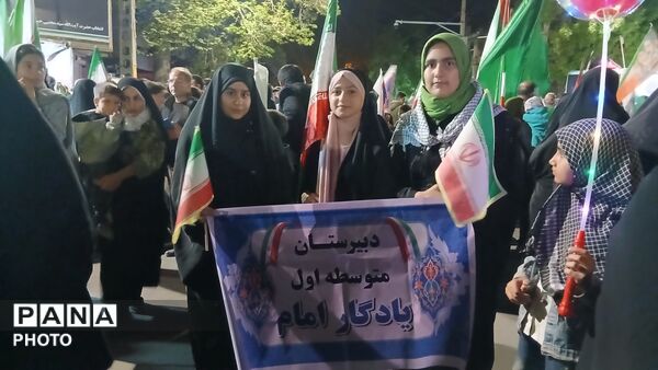 در میدان هستیم و می مانیم تا پای جان برای ایران 