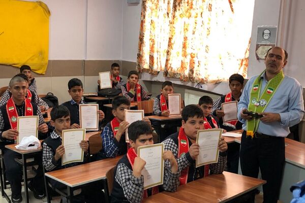 بازدید کشوری از دانش‌آموزان پیشتاز دبستان فولادفر ناحیه دو شهرری 