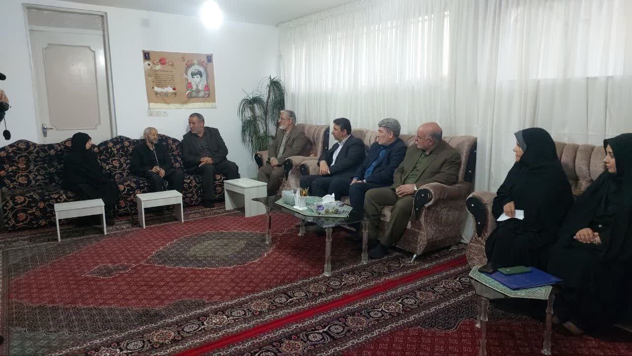 دیدار استاندار خراسان جنوبی با خانواده شهید محمود جلیلی