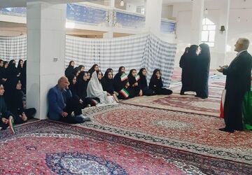 دانش‌آموزان دبیرستان حضرت معصومه (س) روز دانش‌آموز را گرامی داشتند