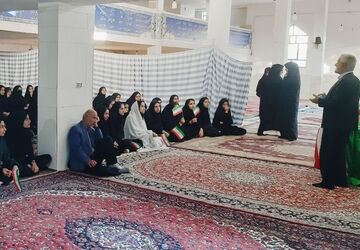 دانش‌آموزان دبیرستان حضرت معصومه (س) روز دانش‌آموز را گرامی داشتند