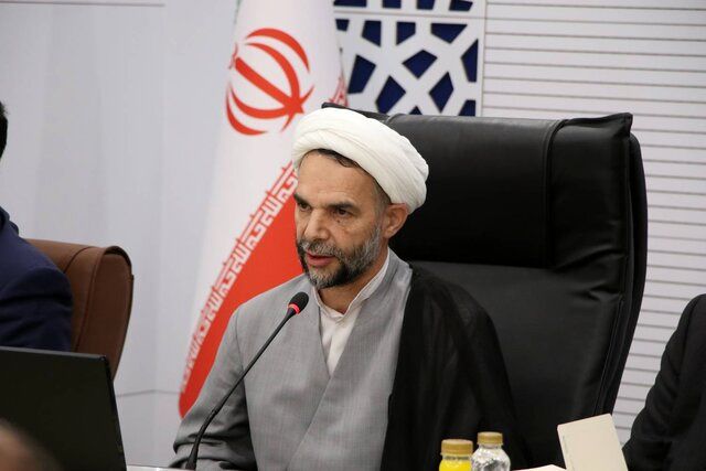  با کسی که به اقتصاد کشور ضربه می‌زند باید شدیداً برخورد کرد