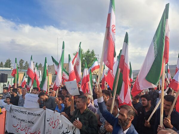 فریاد حمایت برای تحقق شکوه وطن در فناوری هسته‌ای