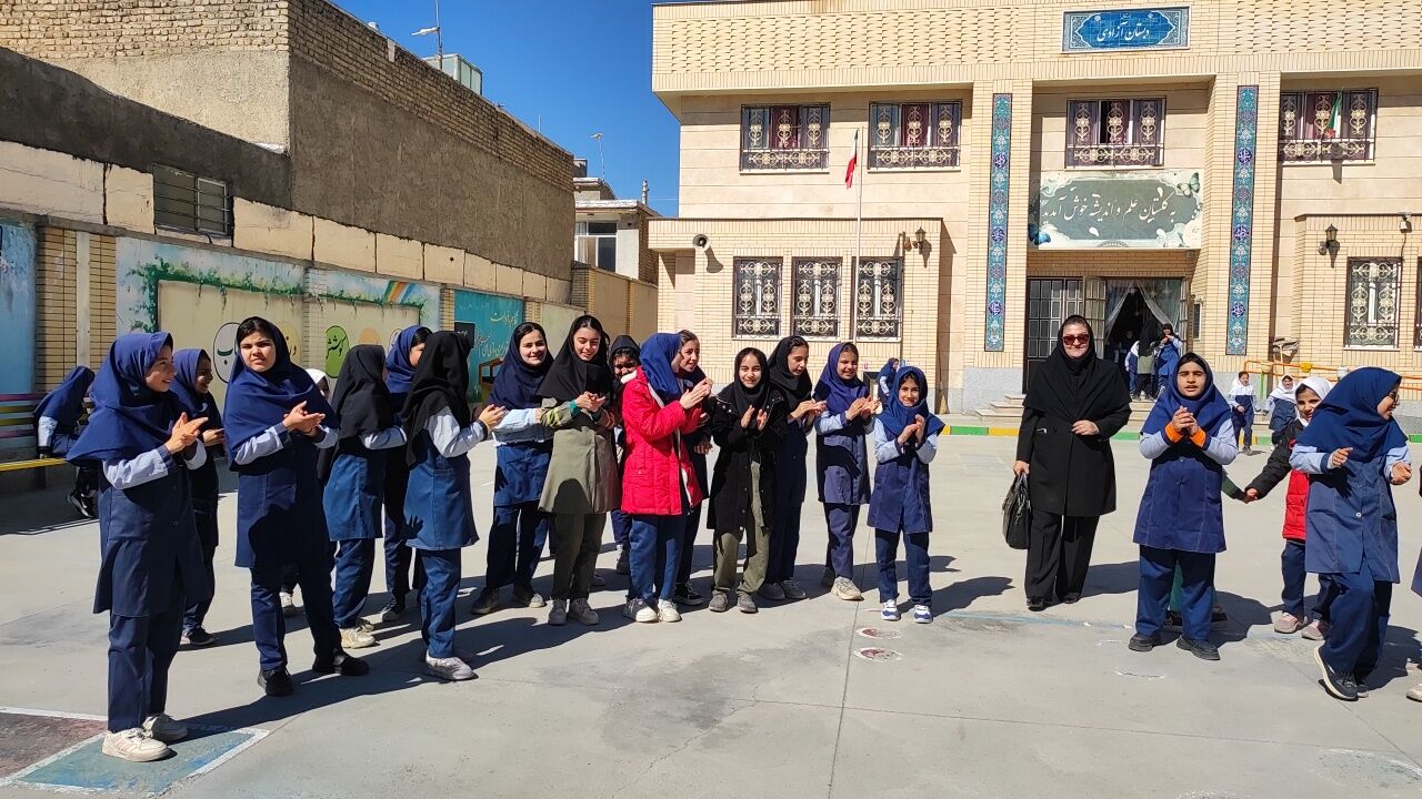 مسابقات استعداد یابی دارت در دبستان دخترانه آزادی شیروان