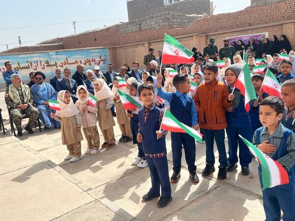  جشن شکوفه ها در دبستان شهید محمدی شهر نسر 