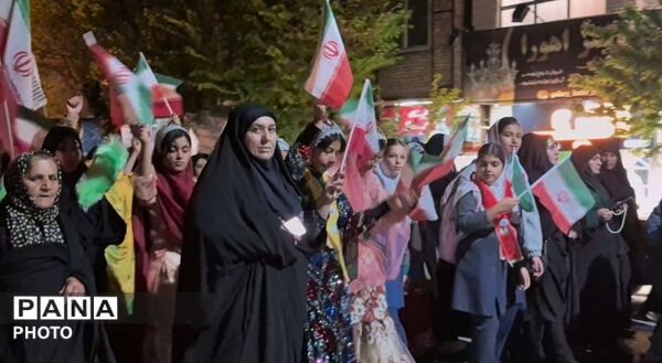 اربعین سردار غلامرضا سلیمانی و هم‌نوایی با کاروان حسینی در تجمع مردمی