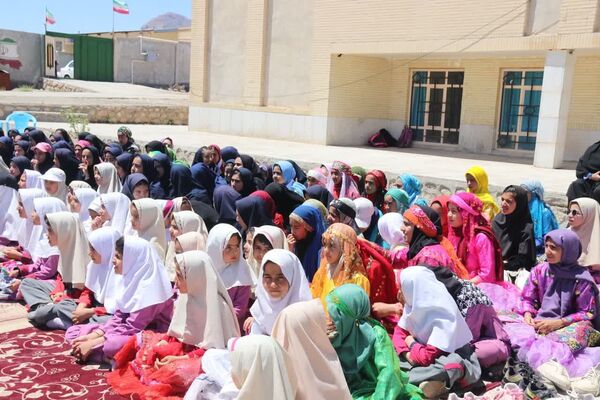  افتتاح زمین چمن مصنوعی با حضور  معاون تربیت‌بدنی و سلامت وزارت آموزش و پرورش