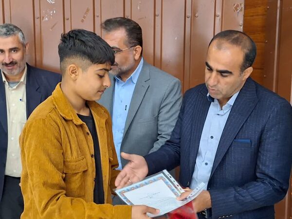 تجلیل از دانش‌آموزان مقام آور و فعالان جشنواره نوجوان خوارزمی