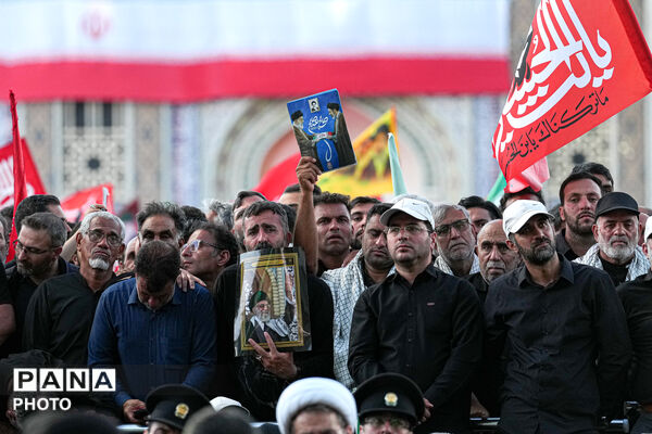 اقامه نماز بر پیکر مطهر رهبر شهید انقلاب در حرم مطهر رضوی-۱