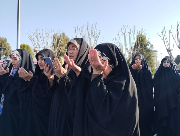 اقامه نماز عید فطر در حرم مطهر رضوی