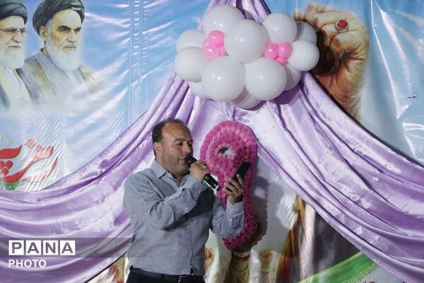 لبخند معنویت در کنار چادر پاکی