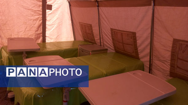 نمایشگاه هفته دفاع مقدس در مجتمع فرهنگی و ورزشی فجر نیشابور